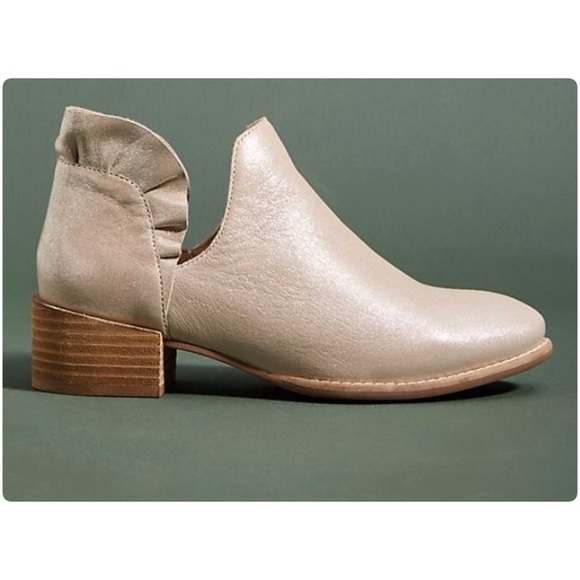 seychelles ruffled ankle booties